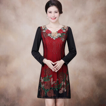 修身連衣裙，穿出氣質(zhì)小白