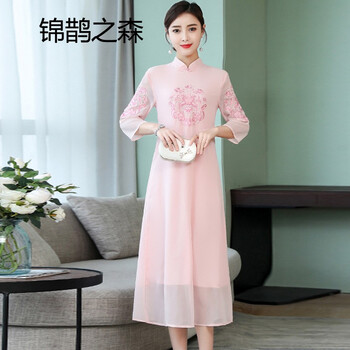 海邊度假，露肩短裙打造優(yōu)雅氣質(zhì)