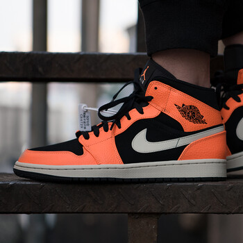 耐克（NIKE）籃球鞋554724-062 橙/黑/小碎扣 40.5