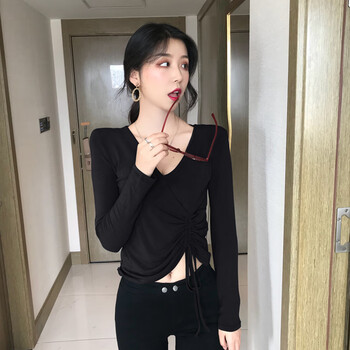 純色短袖，打造性感女神