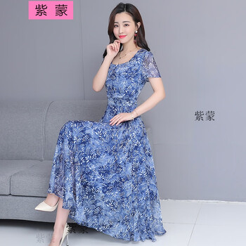 氣質(zhì)小白裙，打造職場精英范