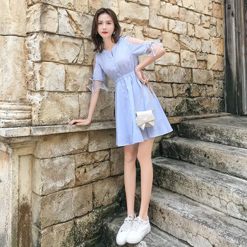 純色長(zhǎng)袖連衣裙，打造浪漫女神范