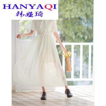 純色連衣裙，打造氣質(zhì)女神
