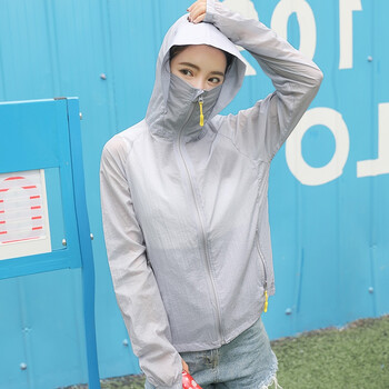 純色連衣裙，打造街頭潮男范