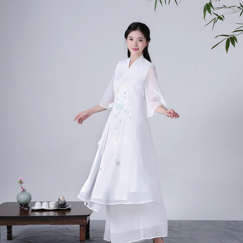 優(yōu)雅小仙女，絲絨連衣裙來(lái)助力