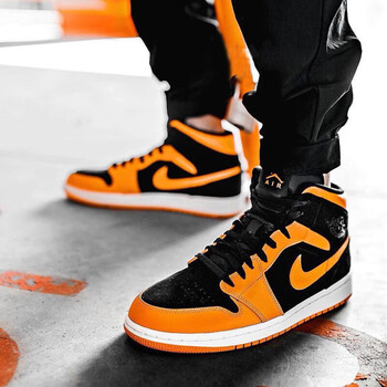 耐克（NIKE）籃球鞋554724-081喬一小新歡黑黃 42.5
