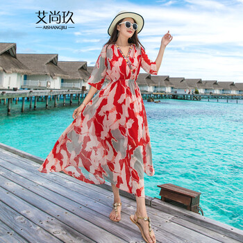 夏日出游，吊帶裙讓你仙氣十足