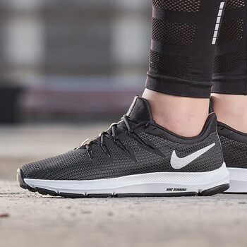 耐克（NIKE）跑步鞋AA7412-001/女款 