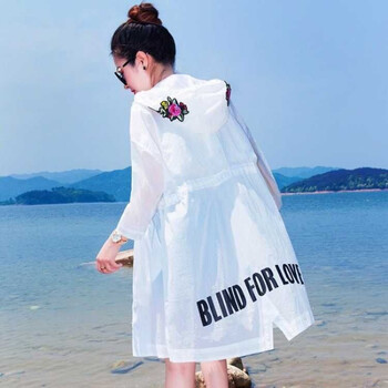 連帽牛仔外套，打造復(fù)古女神