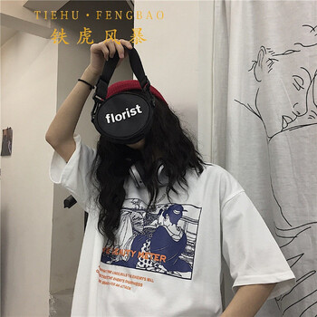 t-恤虎女