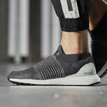 阿迪達(dá)斯（Adidas）跑步鞋CM8267銀灰 