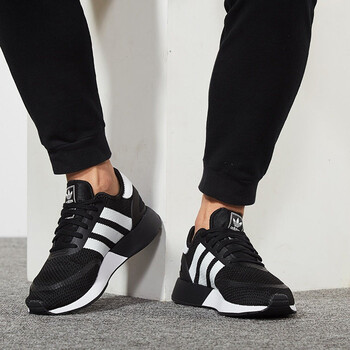 Adidas跑步鞋B37957 40