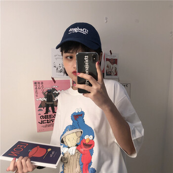 純色短袖寬松上衣，打造街頭潮男