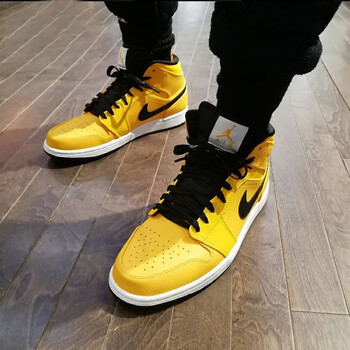 耐克（NIKE）籃球鞋黑黃小新歡554724-700 