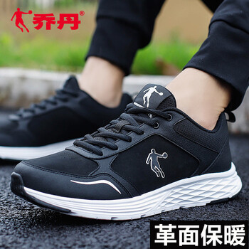 喬丹跑步鞋黑色 /白色 44，38，39，40，41，42，43