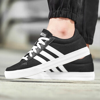 阿迪達(dá)斯（Adidas）板鞋AW3890黑白 