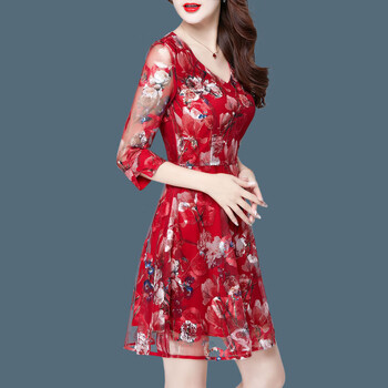 純色連衣裙，打造優(yōu)雅小仙女