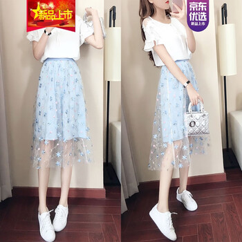 純色荷葉袖，打造優(yōu)雅小仙女范