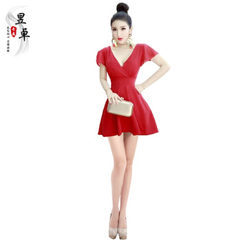迷你連衣裙，打造優(yōu)雅小身材