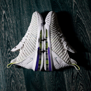 耐克（NIKE）籃球鞋AO2595-102 詹姆斯16代 巴斯光年  42