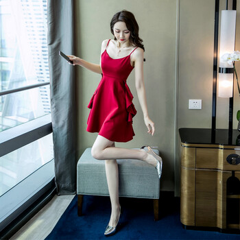 簡約條紋裙，穿出迷人曲線美