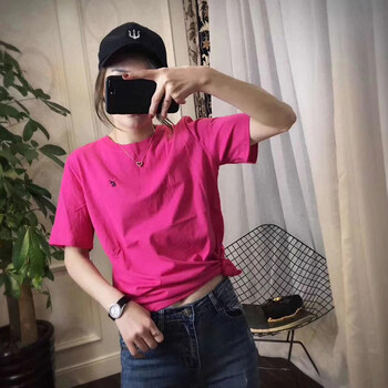 寬松條紋連衣裙，玩轉(zhuǎn)街頭