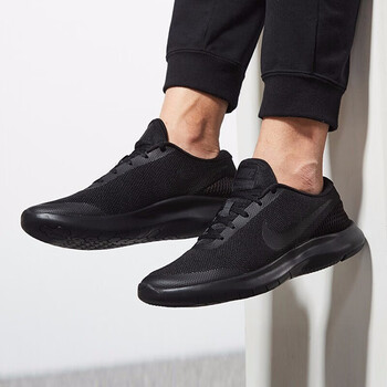 耐克(Nike)跑步鞋春季網(wǎng)面設(shè)計(jì)908985-002 