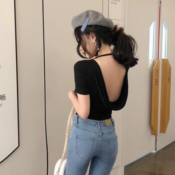 純色短袖，打造性感女神