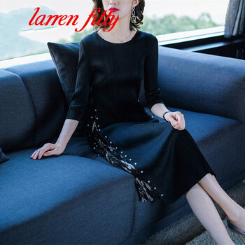larren fitty 純色 釘珠，開衩 連衣裙