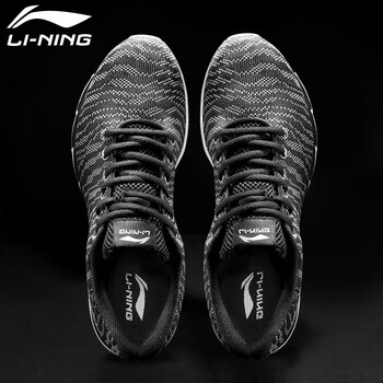 時(shí)尚透氣運(yùn)動(dòng)男鞋，跑出青春活力