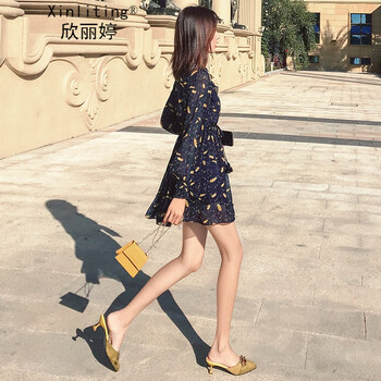 純色印花連衣裙，打造優(yōu)雅女人味
