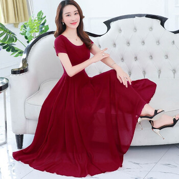 寬松吊帶裙，打造優(yōu)雅女人味