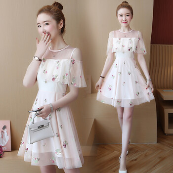 一字露肩短裙，拯救你的味蕾