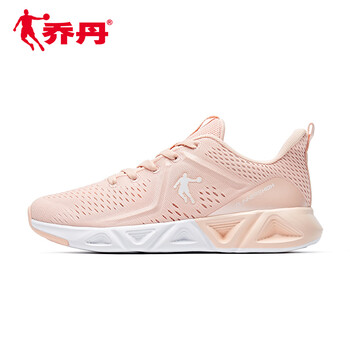 不一樣的系帶運(yùn)動(dòng)鞋