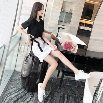純色吊帶短裙，讓你變身性感女神