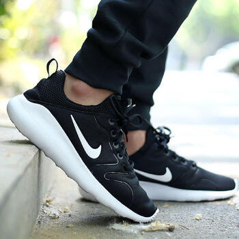 耐克（NIKE）跑步鞋833411-010黑色+白色 