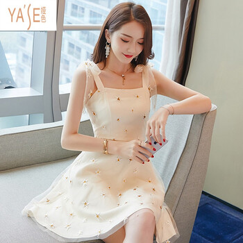 婭色（YA’SE） 純色 亮片，刺繡，中國結(jié)，拉鏈，立體裝飾，紗網(wǎng) 連衣裙