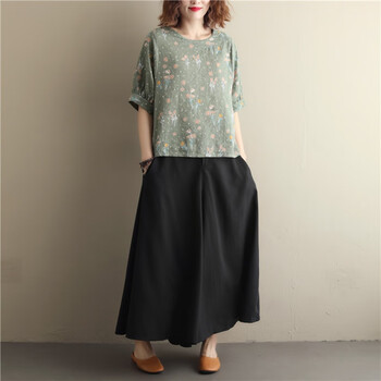 微胖妹子，一字露肩短裙來(lái)助力