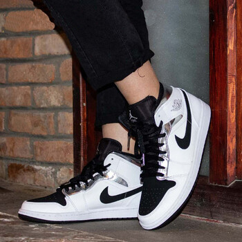 耐克（NIKE）籃球鞋小倫納德 液態(tài)銀 554724-121 40.5