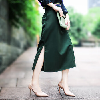 純色半身裙，打造優(yōu)雅少女風(fēng)