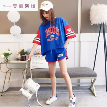 微胖妹子，穿條紋連衣裙吧