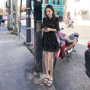 碎花喇叭小短裙
