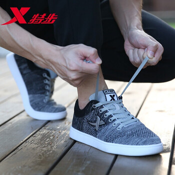 特步休閑板鞋網(wǎng)面