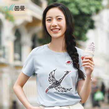 百搭條紋連衣裙，打造街頭潮男