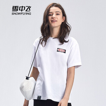 百搭小白鞋，清爽又大方
