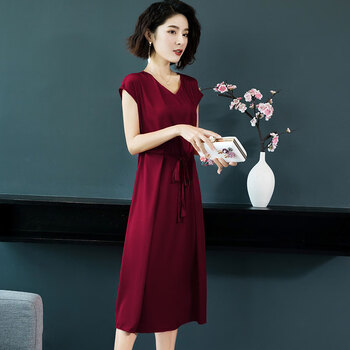 優(yōu)雅蕾絲連衣裙讓你秒變性感女神