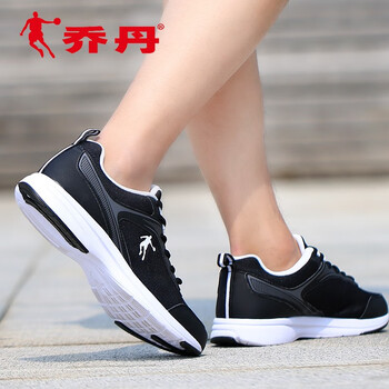 喬丹跑步鞋黑色/白色（網(wǎng)面） 44，45以上，39，40，41，42，43