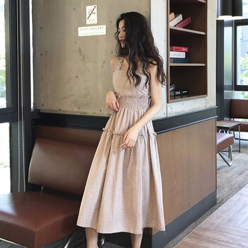 復(fù)古吊帶裙，打造優(yōu)雅小身材
