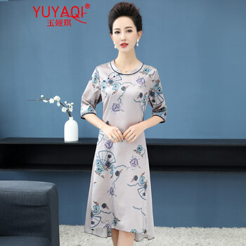純色蕾絲裙，打造優(yōu)雅氣質(zhì)女人味