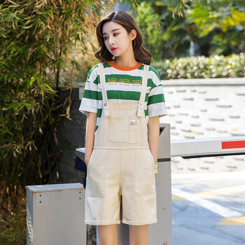 減齡背帶褲，讓你變身街頭少女風(fēng)